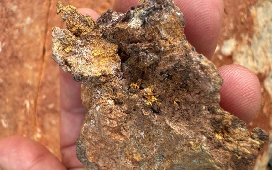 Cover Image for Artemis Resources reports bonanza gold-silver assays from surface sampling at Titan prospect