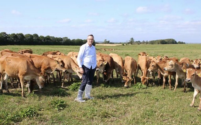 Cover Image for Australian Dairy Farms goes organic with acquisition of infant formula company