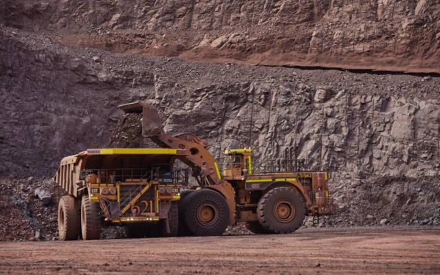 Cover Image for BHP closes-in on OZ Minerals takeover, Newmont lobs bid for Newcrest and Qantas boss apologises – again