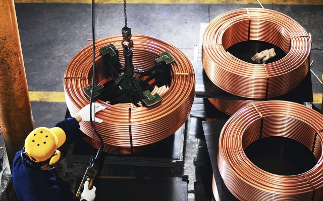Cover Image for Copper price heads up on easing trade tensions and eroding inventories