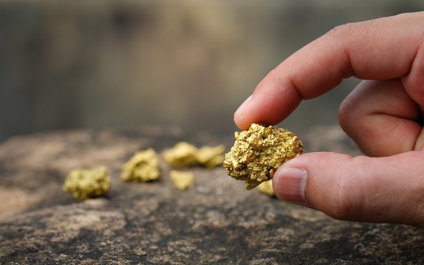 Cover Image for Gold surge revives interest in historic stockpiles for rapid returns