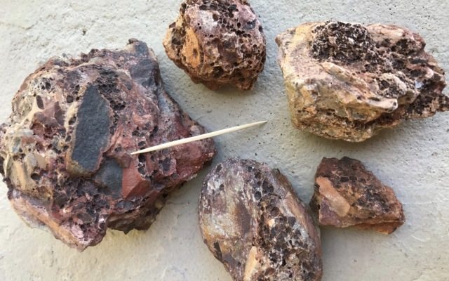 Cover Image for Marindi Metals finds visible fine and conglomerate gold at Bellary Dome project in Pilbara