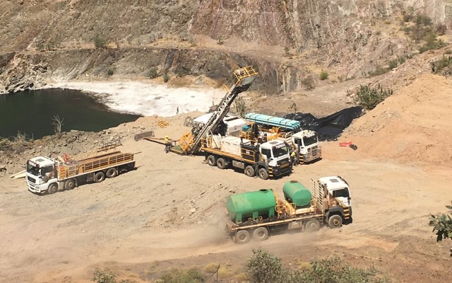 Cover Image for Meteoric Resources confirms visible gold in thick zones at Palm Springs project