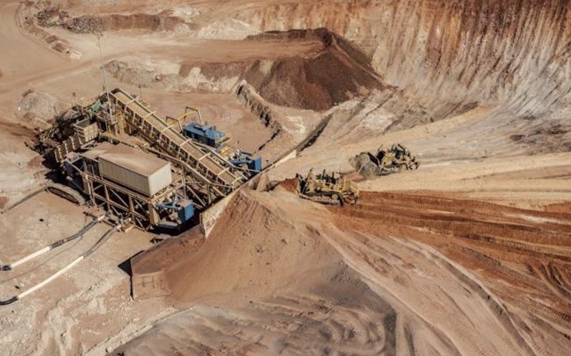 Cover Image for Sand miners on the move but risks are high
