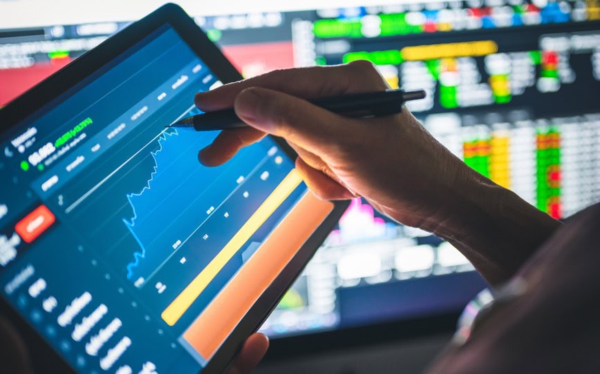 Cover Image for Weekly wrap: miners push towards new record but banks hold back