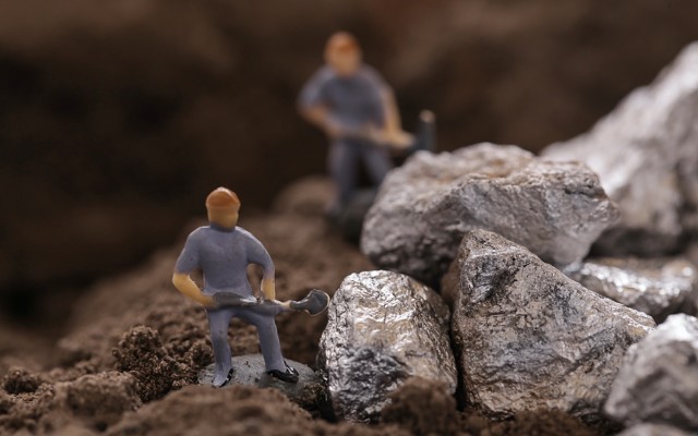 Cover Image for The big money chasing nickel small caps