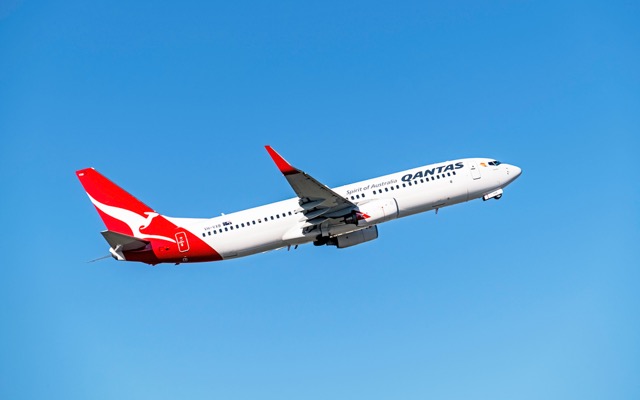 Cover Image for Qantas posts $1.4b profit, Domino’s Pizza plunges on lower sales and consortium revises Origin Energy bid