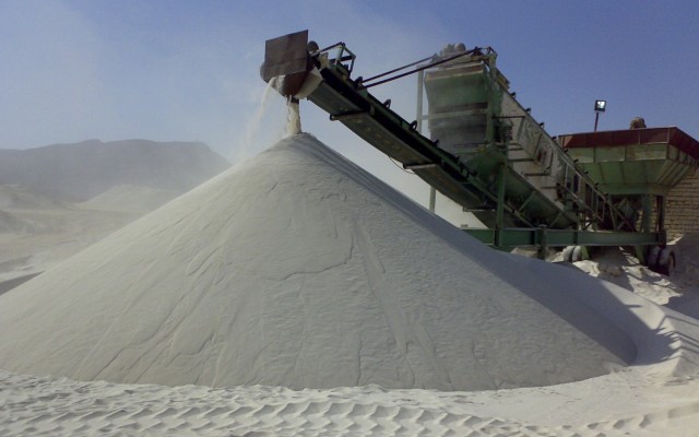 Cover Image for Australia the ‘lucky country’ in the silica sand race