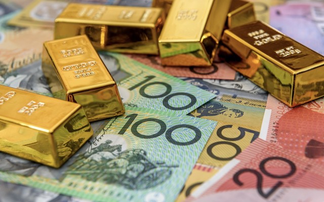 Cover Image for Southern Gold raises $10.2m, welcomes Dr Quinton Hennigh’s Crescat Capital to the register