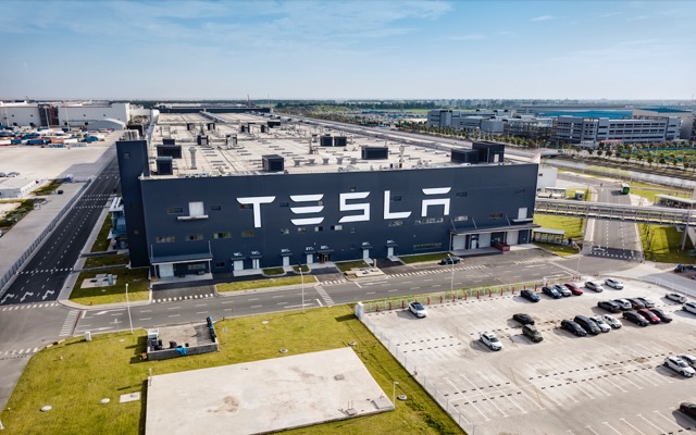 Cover Image for Soaring lithium prices have electric vehicle makers circling resource explorers